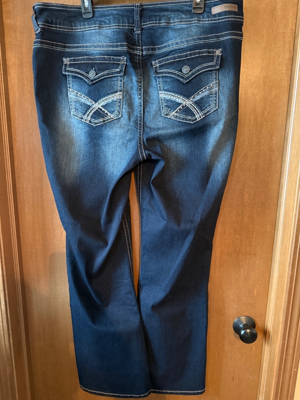 NWOT Wallflower Dark Wash Bootcut Jeans with Faded Front - Picture 4 of 10